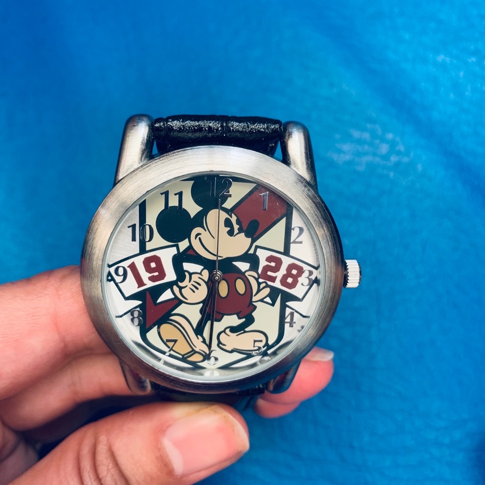Disney watch vintage. With new battery.